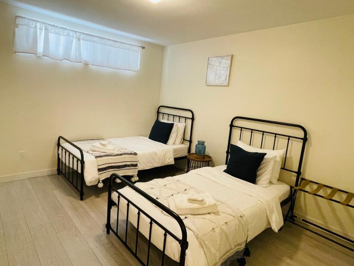 Adorable 2-Bedroom Basement In 밴쿠버 외부 사진